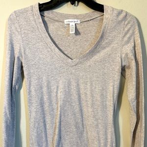 gray v-neck casual long sleeved tee